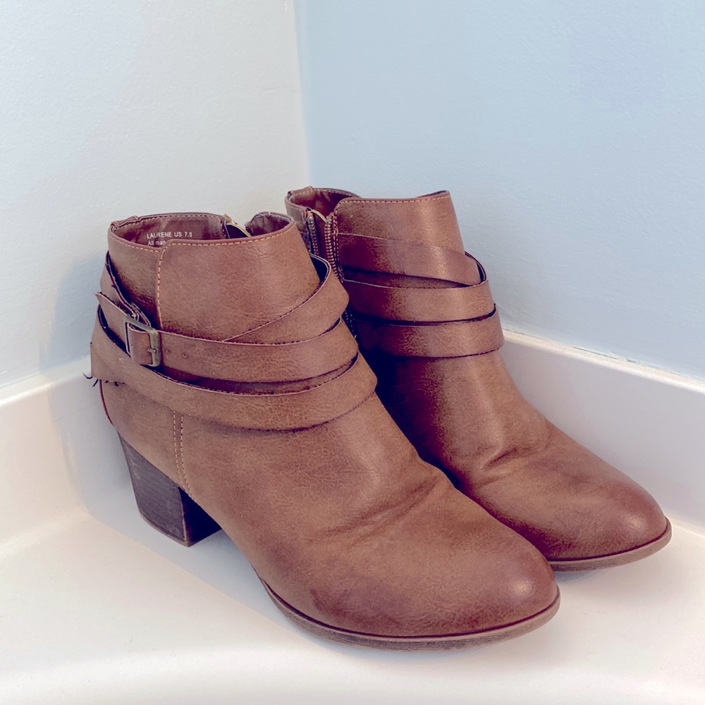 Brown women’s booties size 7.5